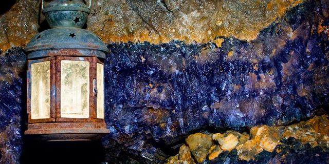 Treak Cliff Cavern blue john vein 1220 x 620 1305438523