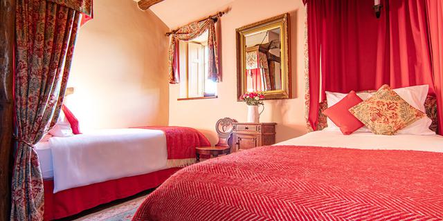 Web Ready Dovedale Cottages 27 SUBTLE BLUR FULL RES