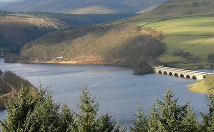 Yorkshire Bridge Inn ladybower reservoir 1220 x 620 1050616425